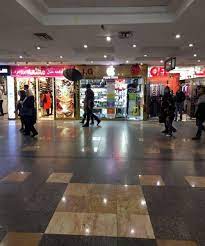 تصویری از داخل یک فروشگاه بزرگ