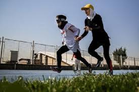 خانم دونده نابینا و دونده همراه